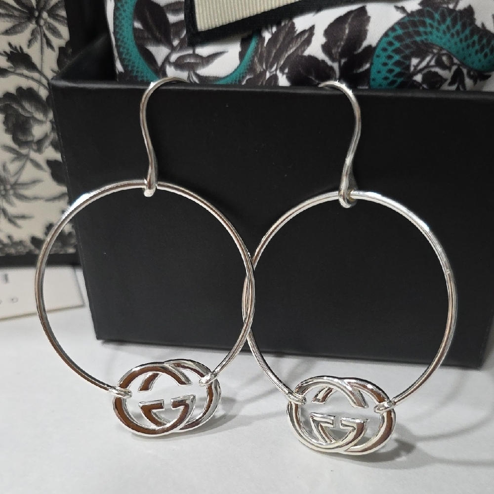 New, Gucci Sterling Silver Large "Brit" GG Hoop Earrings - Picture 7 of 16